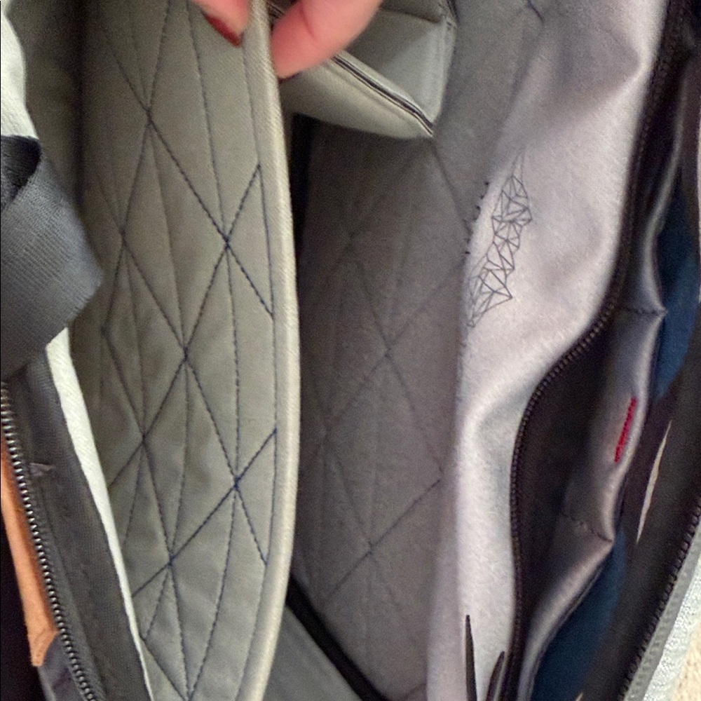 Sleek Gray Men's Messenger Bag - Picture 6 of 7